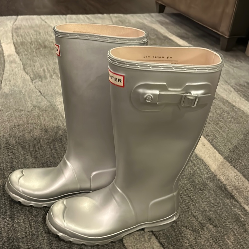 Hunter Original Tall boot.  Girls size 5.  Stunning in silver!